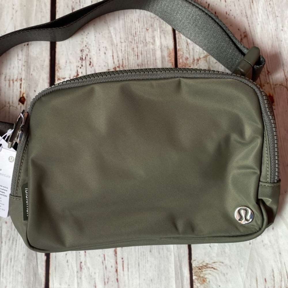 lululemon athletica everywhere bag - Picture 2 of 4